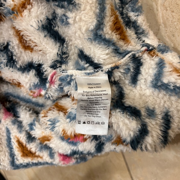 Eddie Bauer Women’s Ultra Plush Quarter Zip Multicolor Pullover - Picture 8 of 8